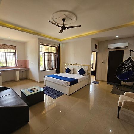 Elegance Resort Vrindāvan Екстериор снимка