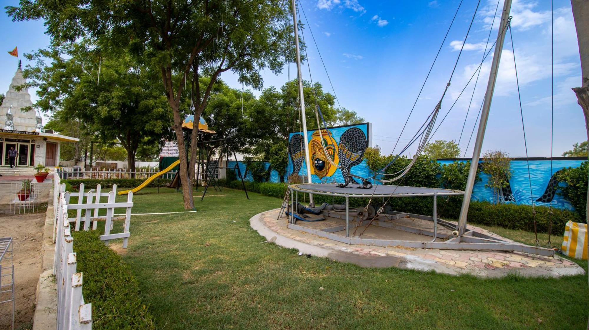 Elegance Resort Vrindāvan Екстериор снимка
