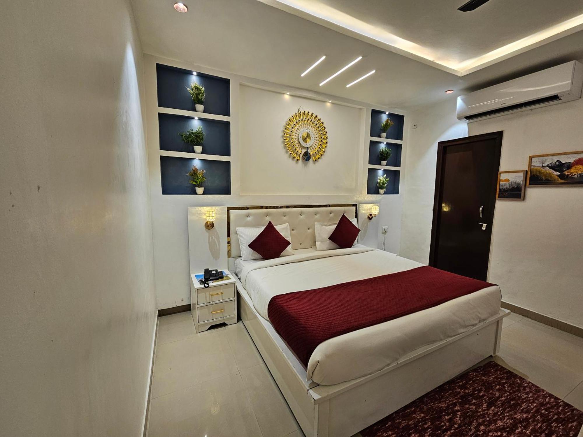 Elegance Resort Vrindāvan Екстериор снимка