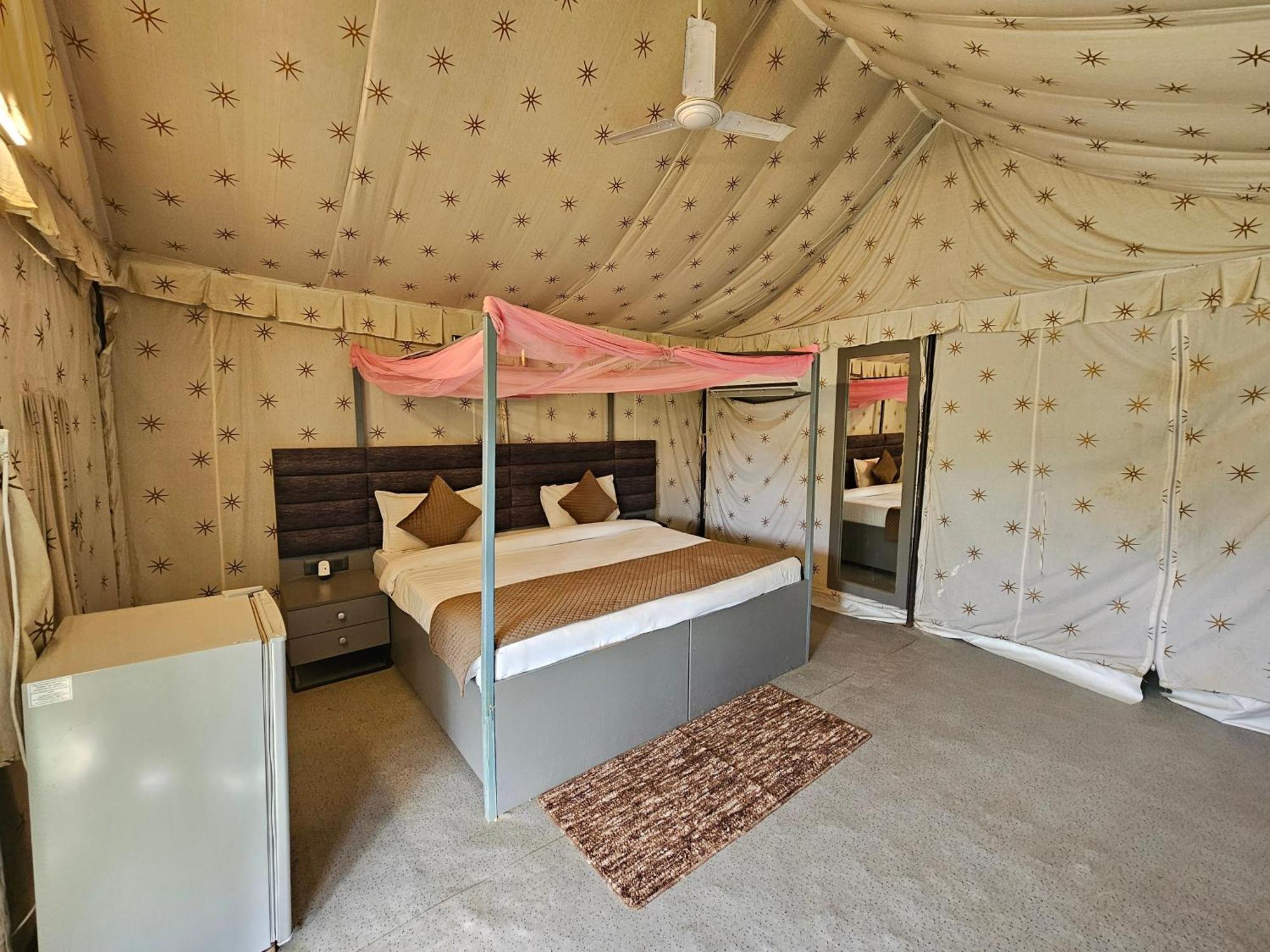 Elegance Resort Vrindāvan Екстериор снимка