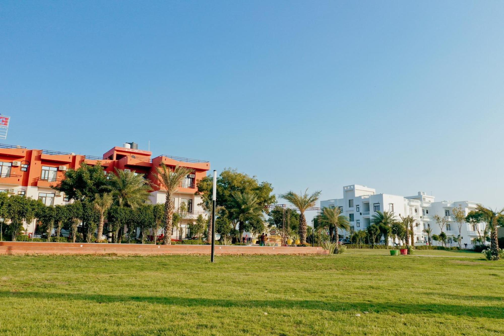 Elegance Resort Vrindāvan Екстериор снимка