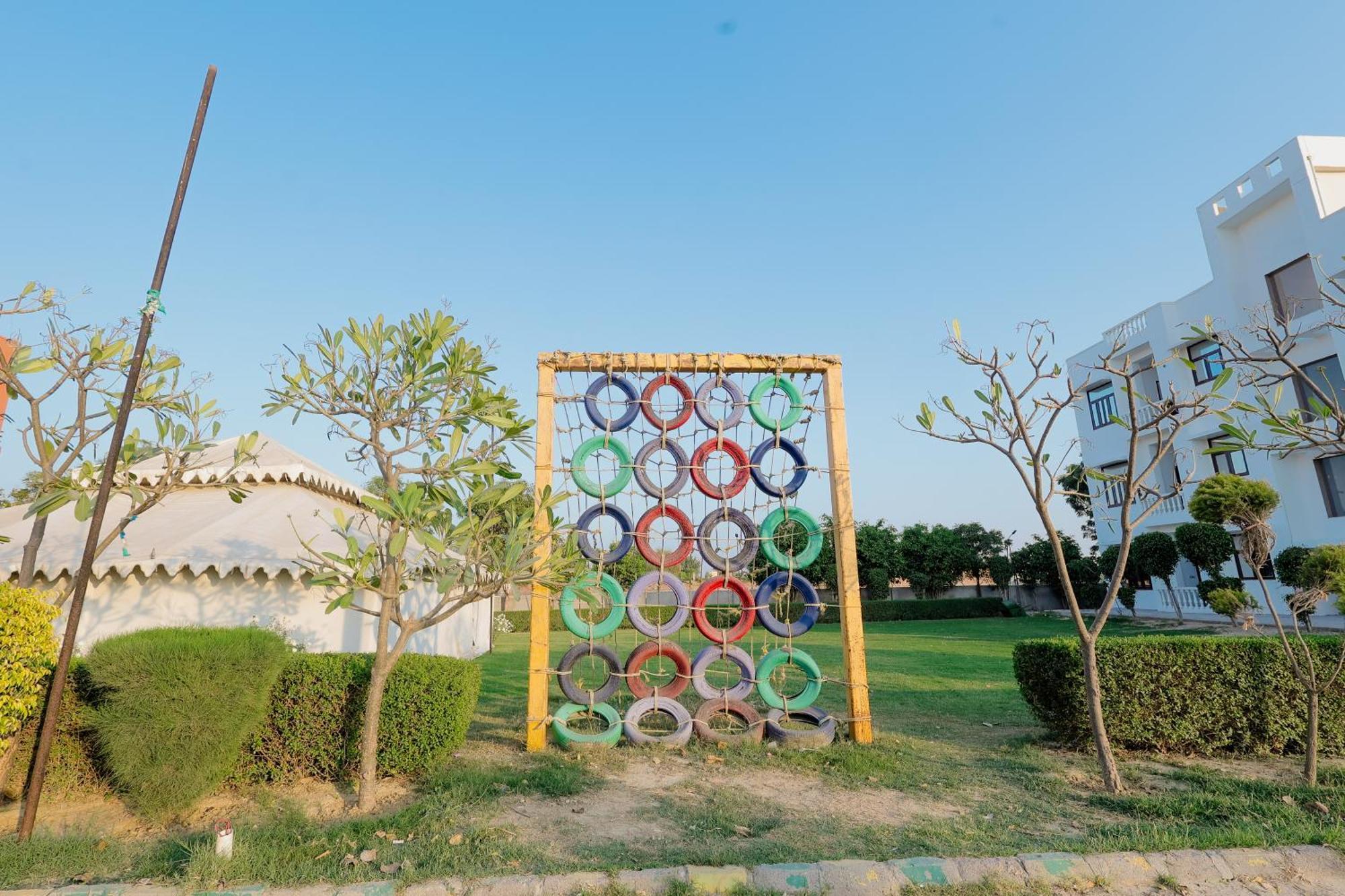 Elegance Resort Vrindāvan Екстериор снимка