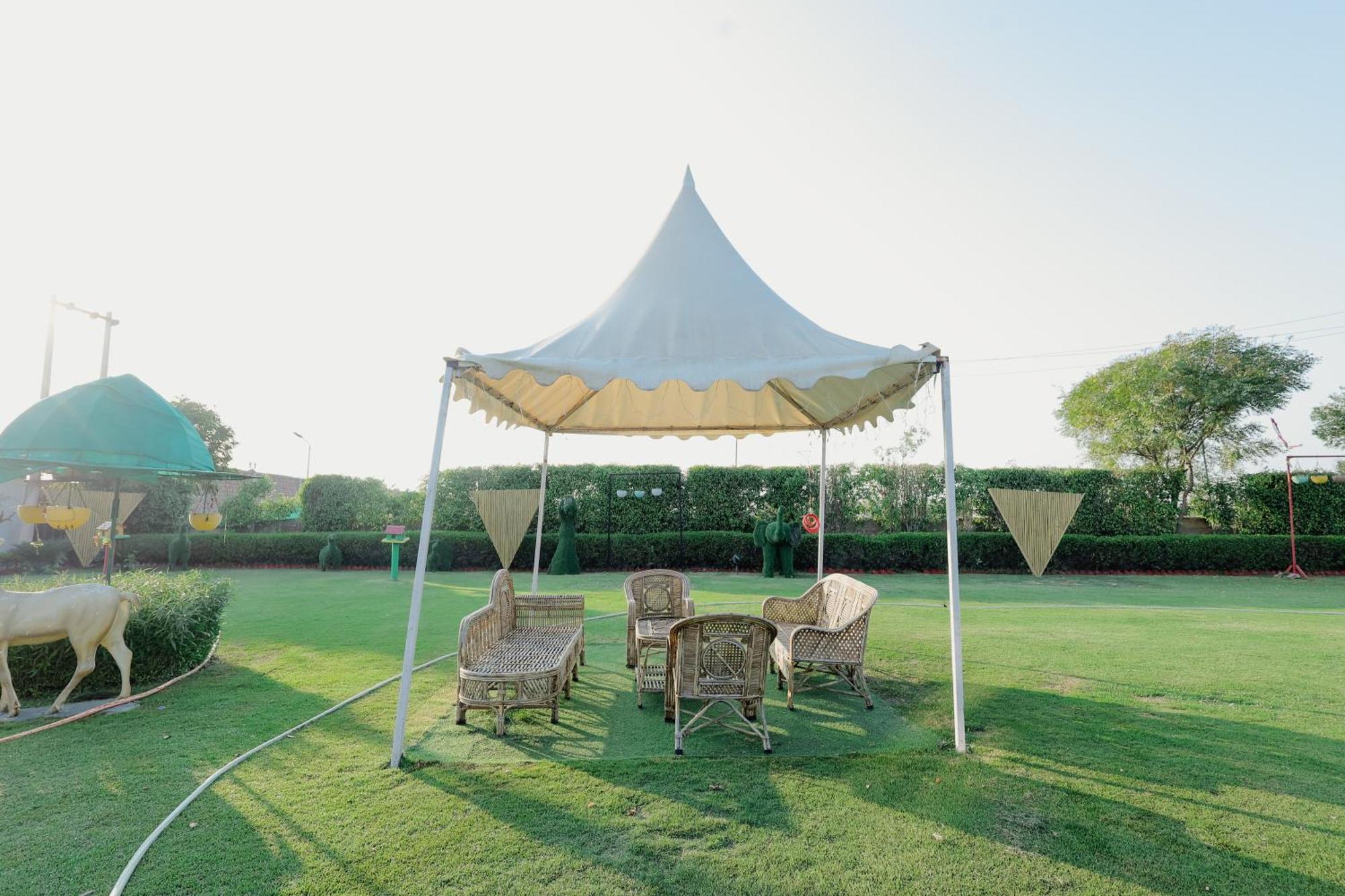 Elegance Resort Vrindāvan Екстериор снимка