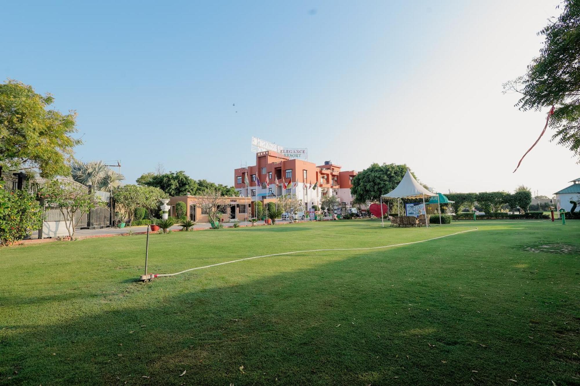 Elegance Resort Vrindāvan Екстериор снимка