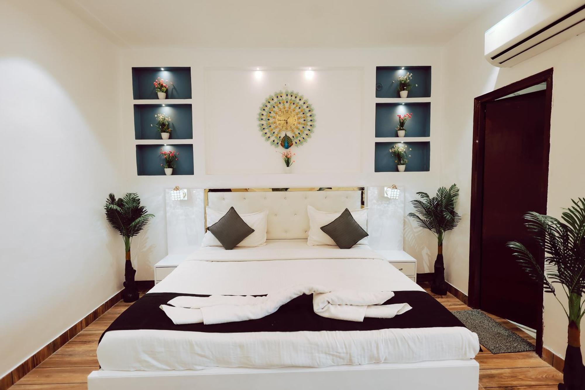 Elegance Resort Vrindāvan Екстериор снимка