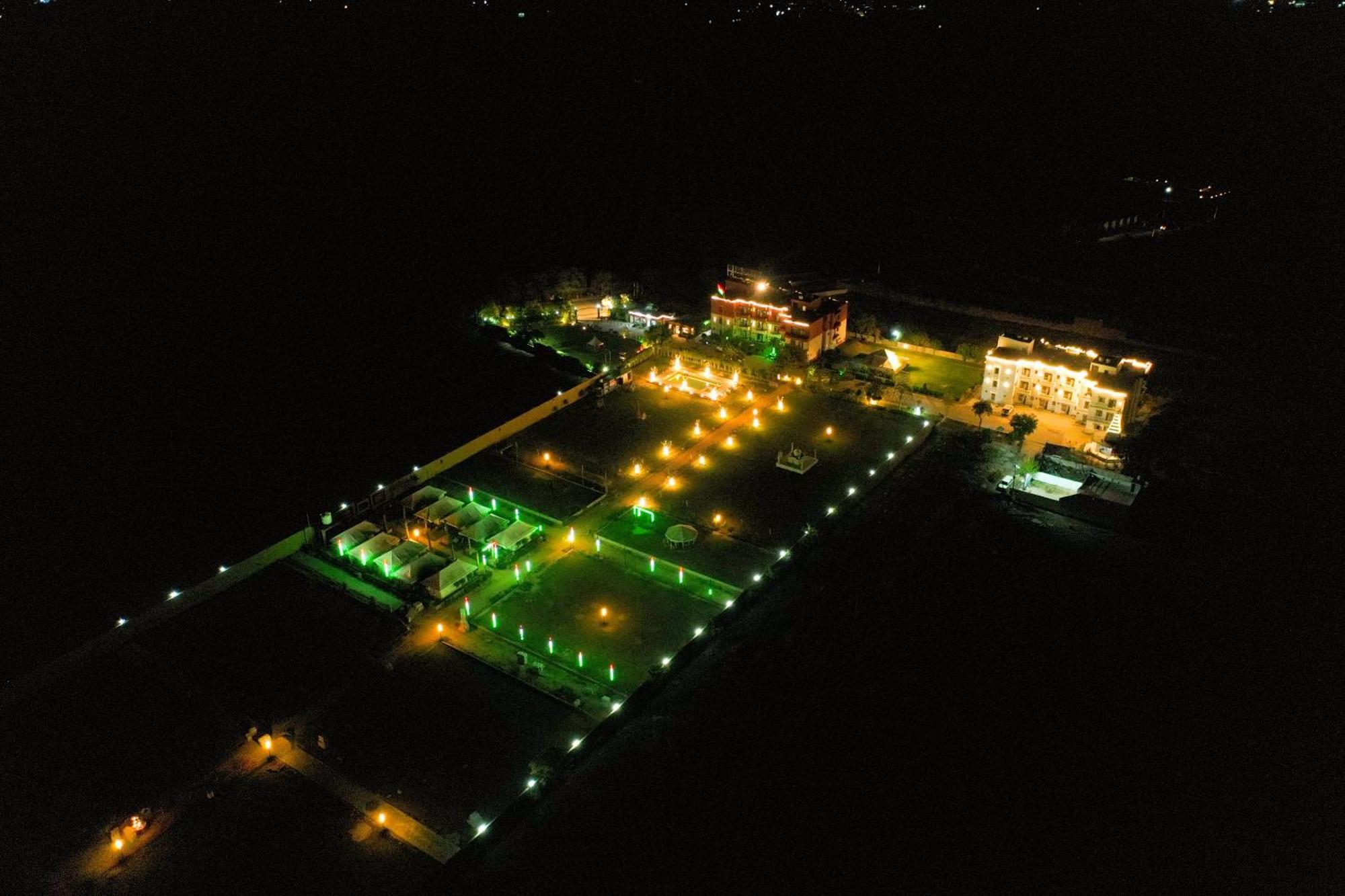Elegance Resort Vrindāvan Екстериор снимка